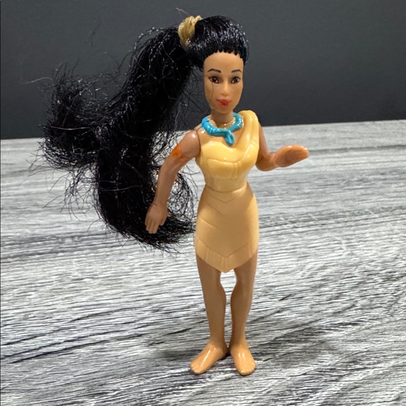 McDonald’s | Disney: Snow White & Pocahontas Miniature Dolls - Happy Meal Toys - Picture 9 of 14